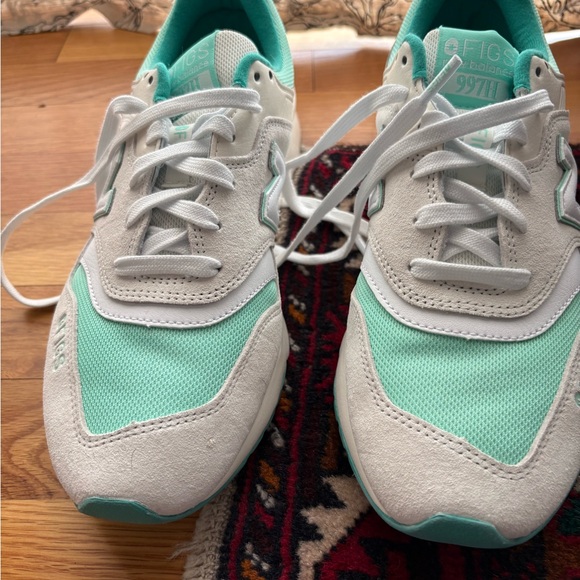 FIGS | New Balance 997H Women's Mint and White Sneakers - Picture 6 of 8
